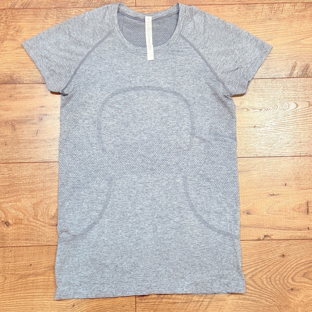 Lululemon Shirt Womens 8 Gray Heather Swiftly Tech Yoga Gym Short Sleeve Active